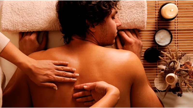 Como a massagem pode promover relaxamento e autoconhecimento