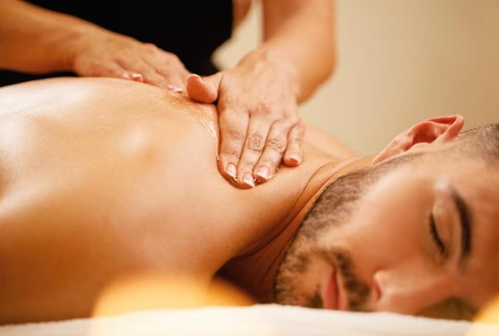 Como a massagem pode promover relaxamento e autoconhecimento